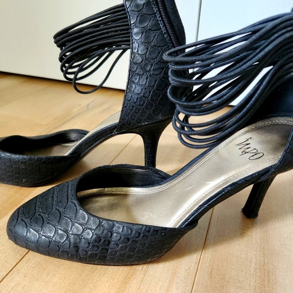 Black heels size 8